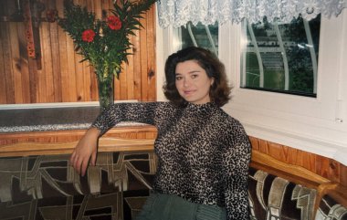 90 'ların klasik Kadın Yaşam Tarzı Portresi. Retro Moda, Nostalji