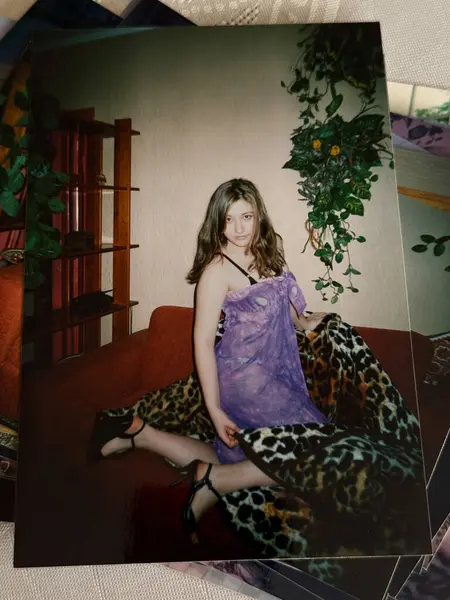 2000 'lerin başında Genç Kız Yaşam Tarzı. Orijinal Vintage Film Görünümü