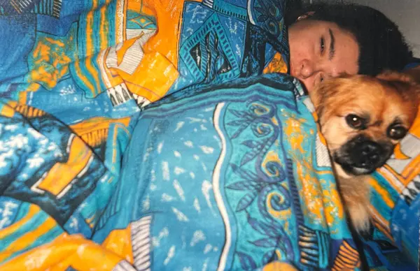 90 'ların klasik Kadın Yaşam Tarzı Portresi. Retro Moda, Nostalji