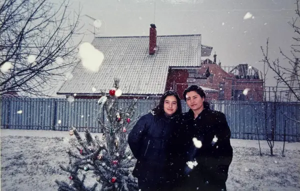 90 'ların klasik Kadın Yaşam Tarzı Portresi. Retro Moda, Nostalji