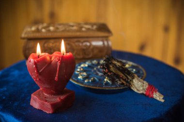 Mihrapta mum. Sihirli Ev Enerjisi Terapisi