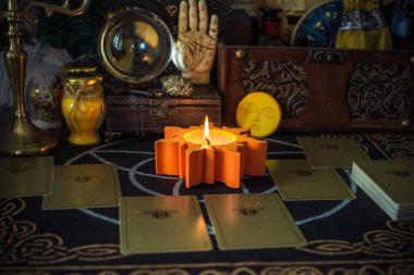 Mihrapta mum. Sihirli Ev Enerjisi Terapisi