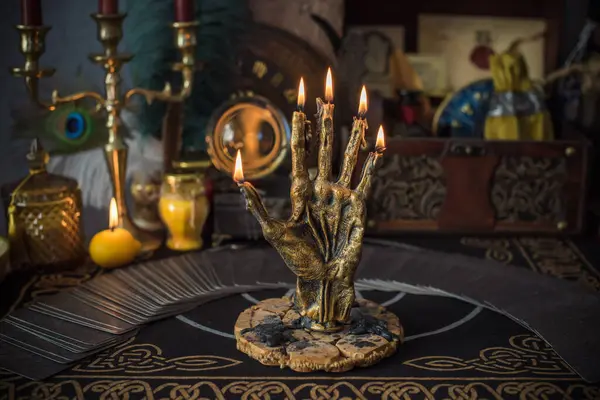 Mihrapta mum. Sihirli Ev Enerjisi Terapisi