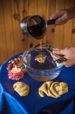 Ruhsal Temizlik ve Enerji Teşhisi İçin Cila Dökme Ritüeli