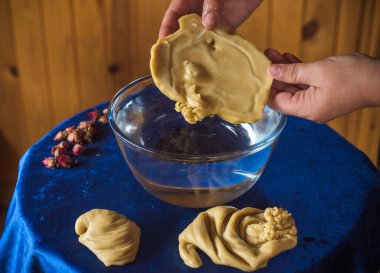 Ruhsal Temizlik ve Enerji Teşhisi İçin Cila Dökme Ritüeli