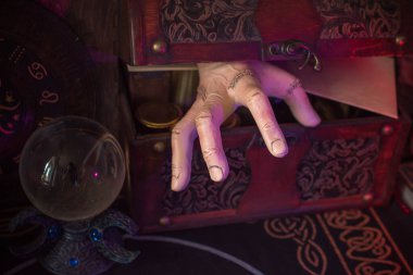 Gothic Family values, composition with a hand 