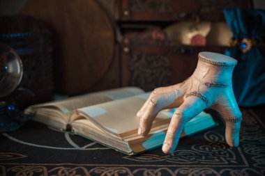 Gothic Family values, composition with a hand 