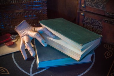 Gothic Family values, composition with a hand 