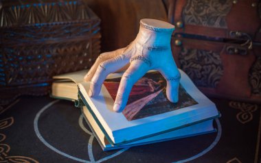 Gothic Family values, composition with a hand 