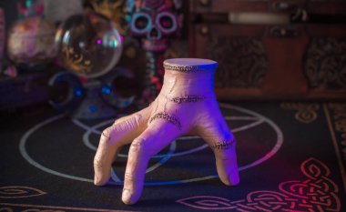 Gothic Family values, composition with a hand 