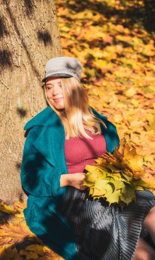 Sonbahar - sonbahar sezonu, büyük beden kadınlar için gündelik tarz. Moda kıyafetleri ve kıyafet malzemeleri.