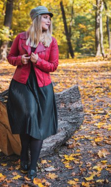Sonbahar - sonbahar sezonu, büyük beden kadınlar için gündelik tarz. Moda kıyafetleri ve kıyafet malzemeleri.