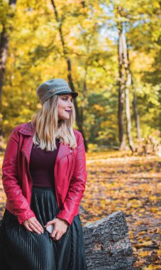 Sonbahar - sonbahar sezonu, büyük beden kadınlar için gündelik tarz. Moda kıyafetleri ve kıyafet malzemeleri.