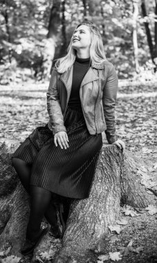 Sonbahar - sonbahar sezonu, büyük beden kadınlar için gündelik tarz. Moda kıyafetleri ve kıyafet malzemeleri.