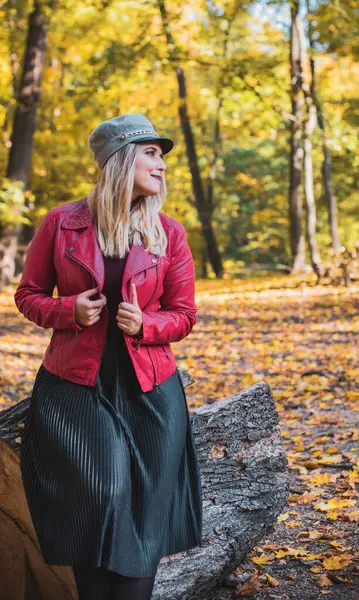 Sonbahar - sonbahar sezonu, büyük beden kadınlar için gündelik tarz. Moda kıyafetleri ve kıyafet malzemeleri.