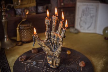 Mars, Venüs, Satürn ve Jüpiter sembolleriyle mistik el yazısı, ezoterik astroloji sanatı