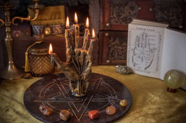 Mars, Venüs, Satürn ve Jüpiter sembolleriyle mistik el yazısı, ezoterik astroloji sanatı