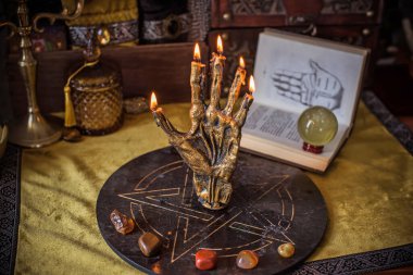 Mars, Venüs, Satürn ve Jüpiter sembolleriyle mistik el yazısı, ezoterik astroloji sanatı