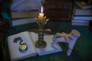 Gothic Family values, composition with a hand 