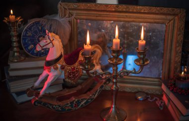 Mumlar ve aynalarla mistik sonbahar sunağı