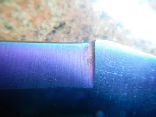 Bukalemun Metal Bıçak Desenli Soyut Bir Arka Plan — Stok fotoğraf