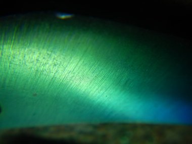 Bukalemun metal bıçak desenli soyut bir arka plan.