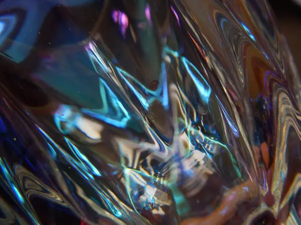 Bir bardak suyla soyut bir arkaplan