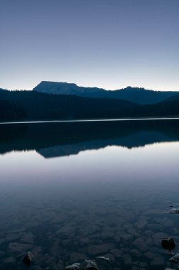 Karadağ ve Durmitor Ulusal Parkı 'ndaki Kara Göl Geceleri Doğa.