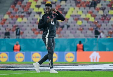 Andre Onana, 30 Ocak 2025 'te Bükreş' teki Ulusal Arena 'da oynanan FCSB (Romanya) ile Manchester United (İngiltere) arasındaki UEFA Avrupa Ligi Stage maçı öncesinde resim çekmişti..