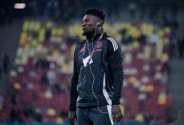 Andre Onana, 30 Ocak 2025 'te Bükreş' teki Ulusal Arena 'da oynanan FCSB (Romanya) ile Manchester United (İngiltere) arasındaki UEFA Avrupa Ligi Stage maçı öncesinde resim çekmişti..