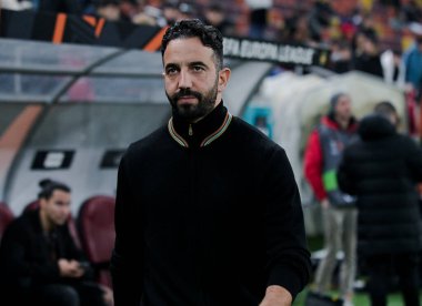 Manchester United 'ın Ruben Amorim teknik direktörü, 30 Ocak 2025' te Bükreş 'teki Ulusal Arena' da oynanan FCSB (Romanya) ile Manchester United (İngiltere) arasındaki UEFA Avrupa Ligi Stage maçı öncesinde fotoğraf çekti..