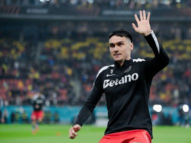 Adrian Sut (FCSB), 30 Ocak 2025 tarihinde Bükreş 'teki Ulusal Arena' da oynanan FCSB (Romanya) ile Manchester United (İngiltere) arasındaki UEFA Avrupa Ligi Stage maçı öncesinde çekilmişti..