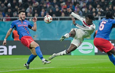 Mihai Popescu (FCSB) ve Kobbie Mainoo (Man Utd), 30 Ocak 2025 tarihinde Bükreş 'teki Ulusal Arena' da düzenlenen FCSB (Romanya) ile Manchester United (İngiltere) arasındaki UEFA Avrupa Ligi Sahne Oyunu sırasında çekildiler..