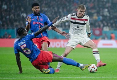 Joyskim Dawa, Malcom Edjouma ve Rasmus Hojlund, 30 Ocak 2025 'te Bükreş' teki Ulusal Arena 'da oynanan UEFA Avrupa Ligi Grup Sahne Oyunu sırasında FCSB (Romanya) ile Manchester United (İngiltere) arasında çekildiler..