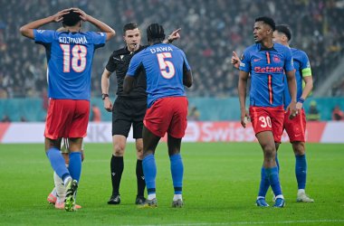 Alman FIFA Hakem Harm Osmers, 30 Ocak 2025 'te Bükreş' teki Ulusal Arena 'da düzenlenen FCSB (Romanya) ile Manchester United (İngiltere) arasındaki UEFA Avrupa Ligi Sahne Oyunu sırasında çekildi..