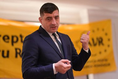 İngiliz AUR 'lu AUR üyeleriyle yaptığı görüşmede, Romen Halk Partisi' nin (AUR) Birleşmesi için İttifak Başkanı George Simion ve Avrupa Muhafazakârlar ve Reformcular Partisi (ACR) Başkan Yardımcısı resmedildi..