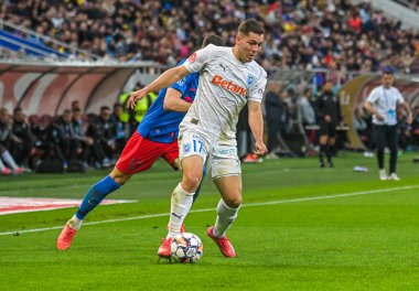 Craiova 'dan Carlos Mora, 17 Mayıs 2025' te Bükreş 'teki Ulusal Arena' da oynanan FCSB ile CSU Craiova arasında oynanan Romanya Superliga maçında resim çekti..