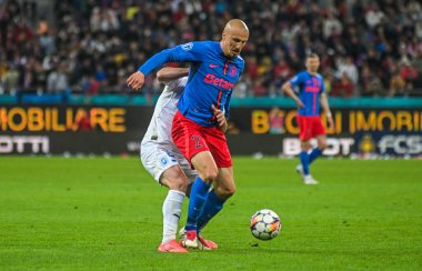 FCSB 'li Vlad Chiriches, 17 Mayıs 2025' te Bükreş 'teki Ulusal Arena' da oynanan FCSB ile CSU Craiova arasındaki Romanya Superliga maçında görüntülendi.