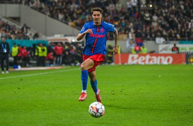 FCSB 'den David Miculescu, 17 Mayıs 2025' te Bükreş 'teki Ulusal Arena' da oynanan Romanya Superliga karşılaşmasında FCSB ile CSU Craiova arasında çekilmiş..