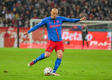 FCSB 'li Vlad Chiriches, 17 Mayıs 2025' te Bükreş 'teki Ulusal Arena' da oynanan FCSB ile CSU Craiova arasındaki Romanya Superliga maçında görüntülendi.