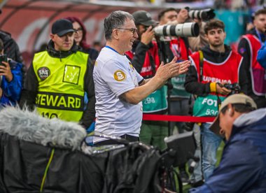 FCSB 'den Valeriu Argaseala, FCSB-CSU Craiova oyunu sonunda düzenlenen 2024 Rumen Superliga ödülünün töreninde fotoğraflandı..
