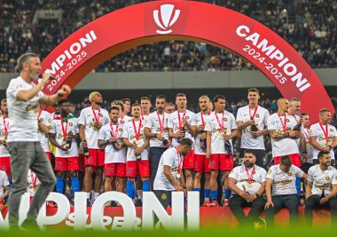 FCSB oyuncuları, FCSB-CSU Craiova oyunu sonunda düzenlenen 2025 Rumen Superliga ödüllü ödül töreninde resmedildi.