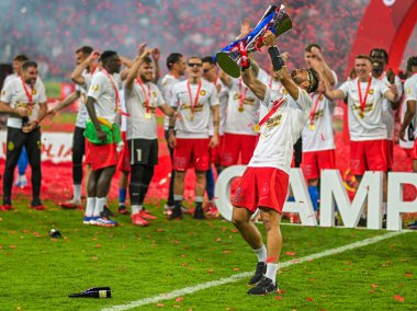 FCSB 'den Valentin Cretu, FCSB-CSU Craiova oyunu sonunda düzenlenen 2024 Rumen Superliga ödüllü seremonisi sırasında resmedildi.