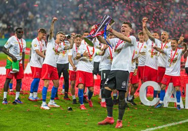 FCSB 'den Stefan Tarnovanu, FCSB-CSU Craiova oyunu sonunda düzenlenen 2024 Rumen Superliga ödüllü seremonisi sırasında fotoğraflandı.