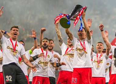 FCSB 'den Risto Radunoviç, FCSB-CSU Craiova maçının sonunda düzenlenen 2024 Rumen Superliga ödülünün töreninde görüntülendi..