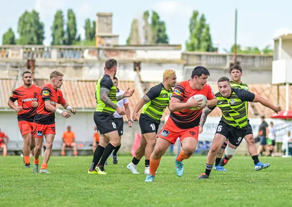 Rumen Rugby oyuncuları Romanya 'nın Bükreş kentinde düzenlenen 2025 Romanya Rugby 7 Şampiyonası Finalleri sırasında eylem halinde görülüyor.