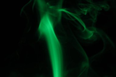 Yeşil çizgiler, koyu arkaplanda yeşil duman, renkli soyut, yeşil sis, minimalizm, ışık çizgisi