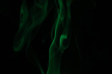 Yeşil çizgiler, koyu arkaplanda yeşil duman, renkli soyut, yeşil sis, minimalizm, ışık çizgisi