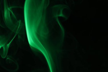 Yeşil çizgiler, koyu arkaplanda yeşil duman, renkli soyut, yeşil sis, minimalizm, ışık çizgisi
