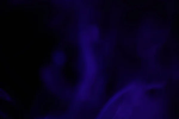 koyu arkaplanda mor duman, renkli soyut, mavi sis, minimalizm, ışık çizgisi